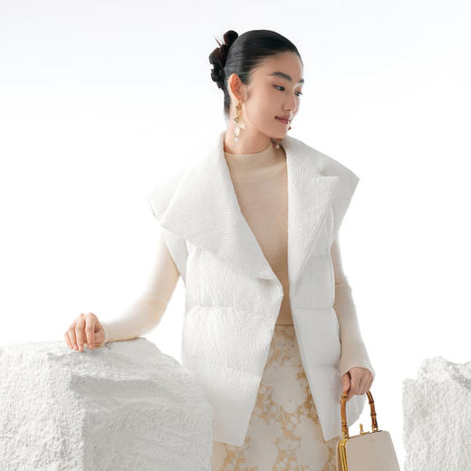 波司登 女短款西装领羽绒服 B30144504 商品图4