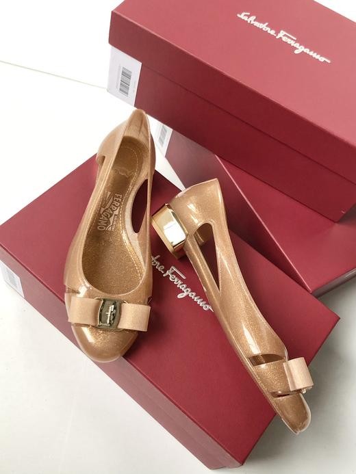 FERRAGAMO菲拉格慕 Vara 皮革 蝴蝶结 粗跟 玛丽珍鞋 （SS） 商品图3