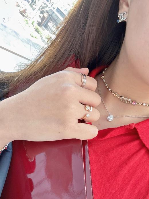 香奈儿 25P新款 小粉/蓝心双c耳钉 （XTY） 商品图9