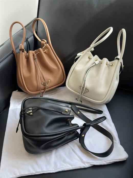 普拉达 2025春夏新款Darling水桶包 （MM） 商品图1