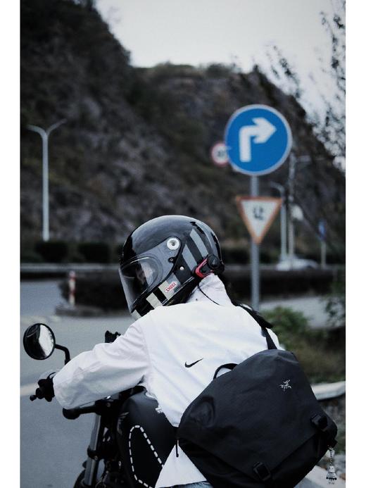 始祖鸟Granville 10L邮差包 （SS) 商品图10