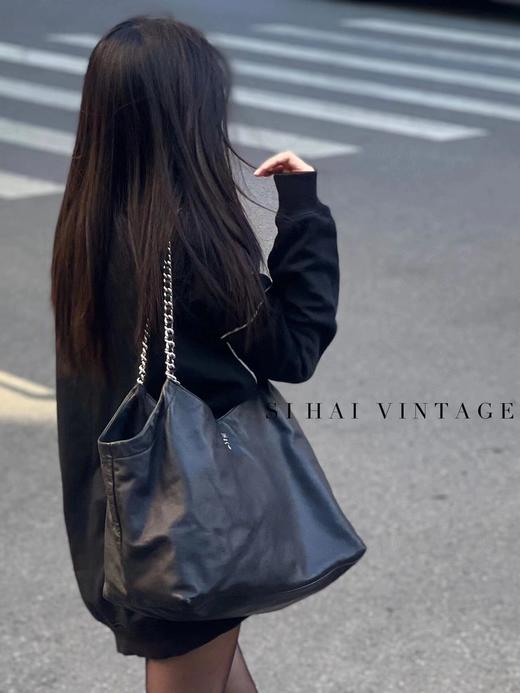 普拉达  23秋冬王炸包包，黑银大托特谁见谁爱！ （MM） 商品图2