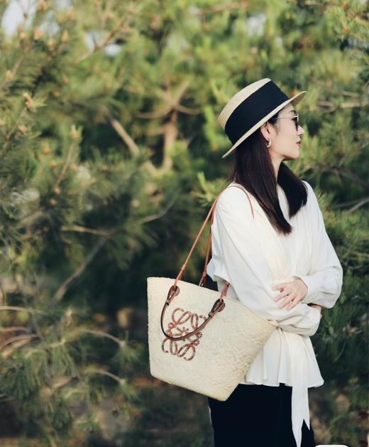 罗意威   爆全网的草编菜篮子 棕榈纤维搭配牛皮革 Anagram Basket 手袋  (MM) 商品图7