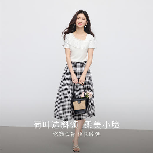 【07/30新品6.5折】熙世界荷叶边斜领白色t恤女短袖2025夏季新款时尚设计感正肩上衣 商品图2