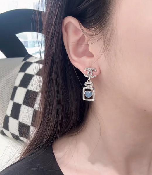 香奈儿 双c吊蓝心香水瓶耳钉（XTY） 商品图4