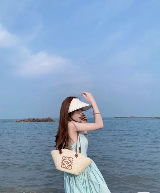 罗意威   爆全网的草编菜篮子 棕榈纤维搭配牛皮革 Anagram Basket 手袋  (MM) 商品图6