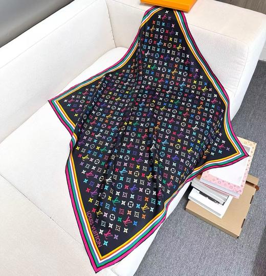 驴家 2025 新款白三彩 x 村上隆系列丝巾LV x TM Monogram Multicolor 方巾 特别难买的款式柜子（ZT*DSX） 商品图6