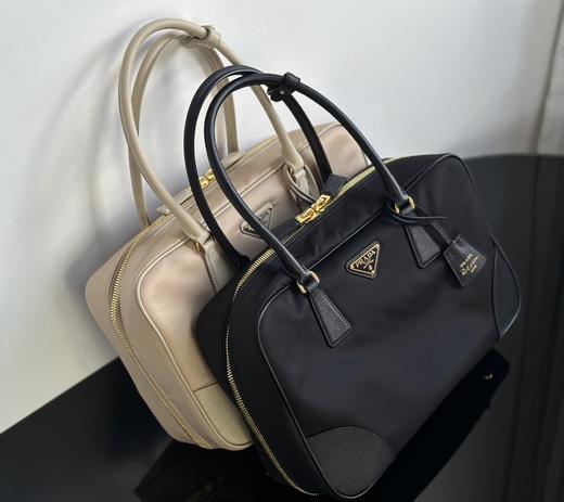 普拉达 24款1978尼龙拼皮保龄球手袋！这一季将复古进行到底，刘雯大表姐同款(MM) 商品图1