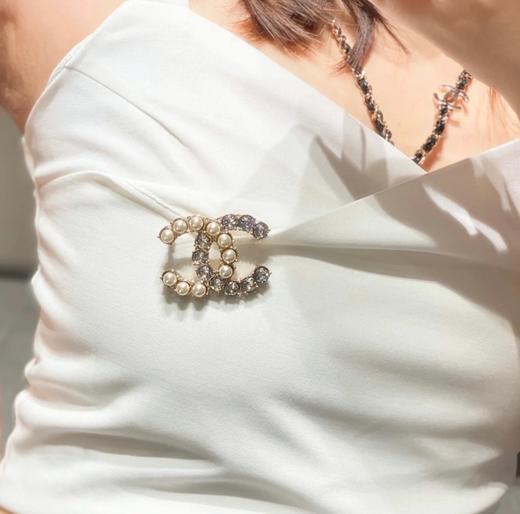 香奈儿 施华洛珍珠水晶双拼胸针（XTY） 商品图9