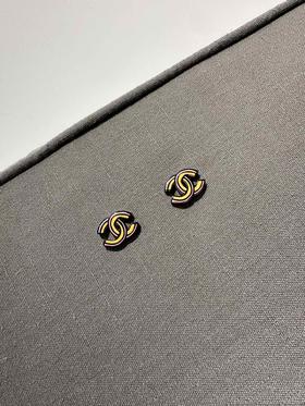 香奈儿 漫画亚克力双C大耳钉（XJ）