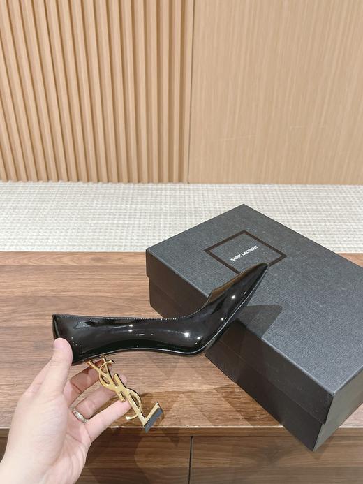 圣罗兰 经典系列字母金属跟漆皮高跟鞋（DBG） 商品图4