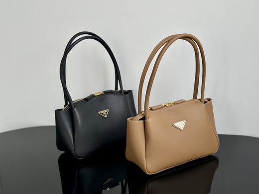 普拉达 今年的最新款单肩包 拿到两个色 绝对原厂的东西（MM） 商品图1