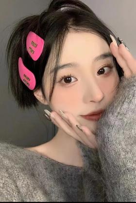 谁还没有个miumiu发夹！我真的会心痛的！ 戴上简直就是小甜心～巨巨巨好看好甜（CO） 羊皮款