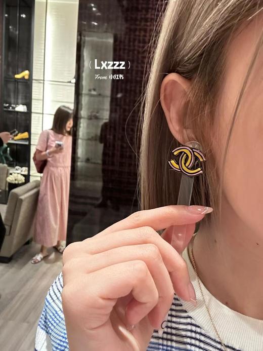 香奈儿 漫画亚克力双C大耳钉（XJ） 商品图5