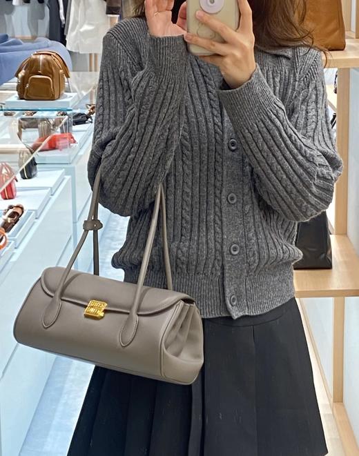 缪缪 2024 秋冬系列全新登场！新款方形锁扣翻盖包（LZ) 商品图10