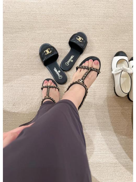 香奈儿秀款双C爱心扣金属链条凉鞋（DBG） 商品图2