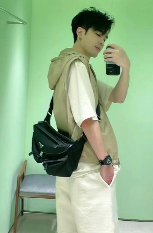 普拉达  24ss机能风秀款单肩、斜挎包 采用进口尼龙面料，顶级五金 (MM) 商品图8