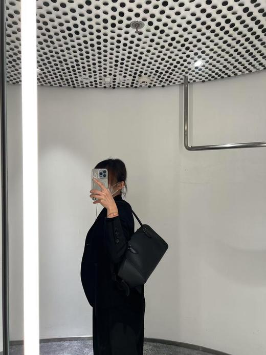 The Row EW 保龄球包，黑色灰色(MM) 商品图12