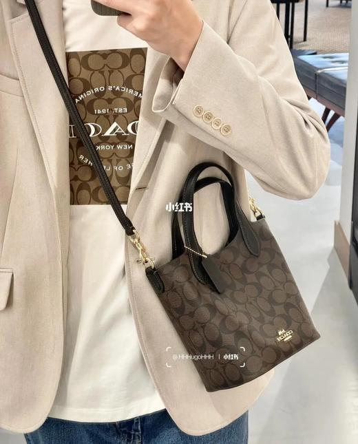 蔻驰   四月新品系列小水桶 手提包 腋下包 单肩包 （SS） 商品图8