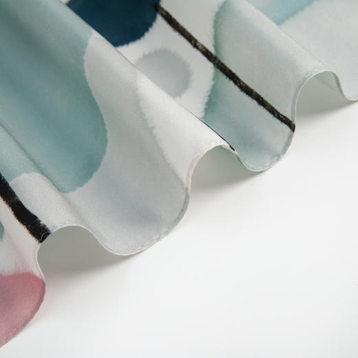 万事利“荷和美美”双面印花大方巾 商品图2