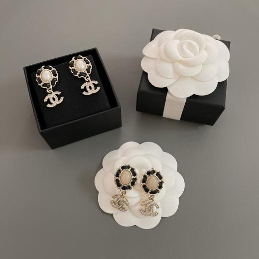 香奈儿 链条皮耳钉 纯手工穿皮，施华洛珍珠+水晶，五金链条侧面边缘手工抛光，非常的光亮 (XTY) 商品图0