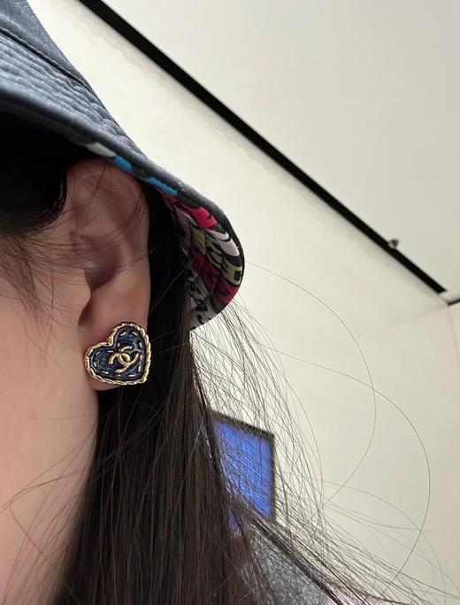 香奈儿  24春夏最新款  香小号仿牛仔爱心耳钉 （XTY） 商品图7