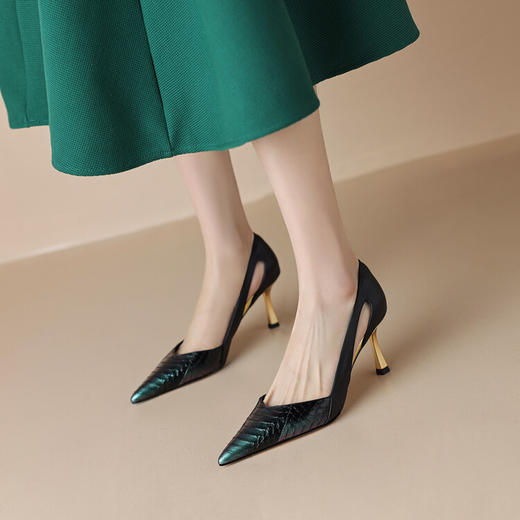 【预售5天】欧美轻奢蛇皮牛皮尖头气质高跟鞋性感浅口镂空电镀金属细跟单鞋女DB&M5605 商品图3