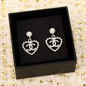 香奈儿 珍珠吊镂空爱心耳环（XTY）