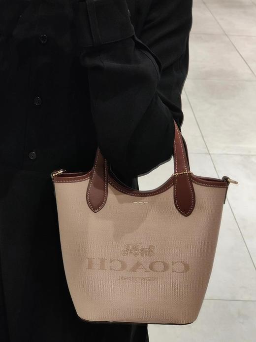 蔻驰   四月新品系列小水桶 手提包 腋下包 单肩包 （SS） 商品图2