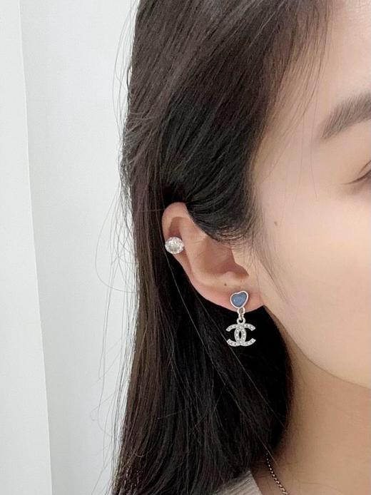 香奈儿 25P最新系列 小蓝/小粉爱心吊c耳钉（XTY） 商品图1
