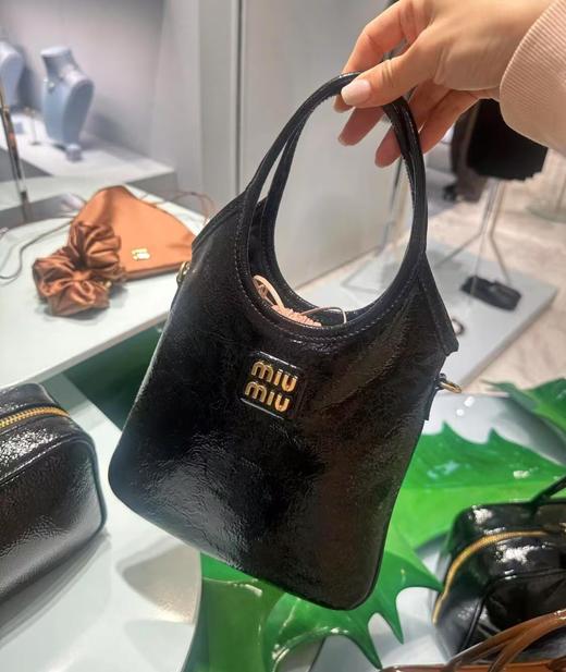 缪缪 25新品漆皮托特包 迷你/小号可选（MM） 商品图13