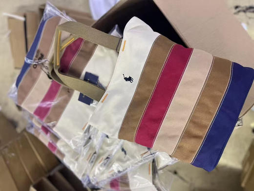 原单正品 Polo 拉夫劳伦全纯棉帆布手提包。简约校园风，休闲大容量，轻便女款。2025年最新款条纹拼色刺绣小马帆布包来袭。 商品图1