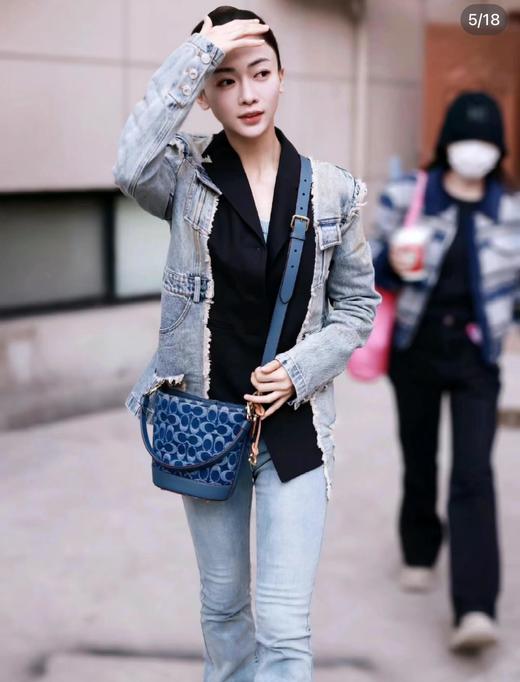 蔻驰/新款品丹宁系列  水桶斜挎手提包（SS） 商品图5