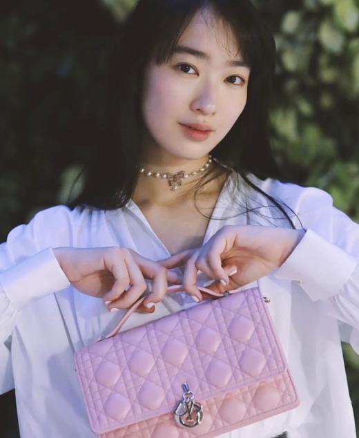 迪奥  浅金色蝴蝶珍珠项链女2024新款轻奢锁骨链法式颈链 （XTY） 商品图8