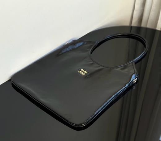 缪缪 25新品漆皮托特包 迷你/小号可选（MM） 商品图4
