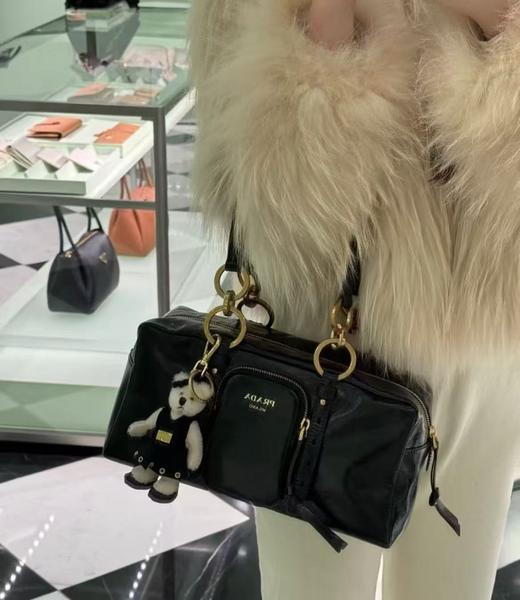 普拉达  2025新款油腊皮手拿包 大号（MM） 商品图7