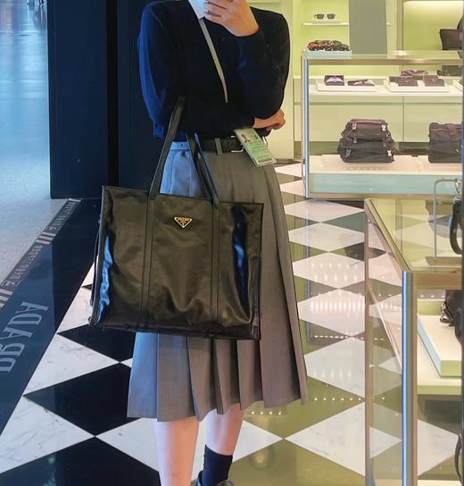 普拉达 新款油蜡皮soft lux托特包～（MM） 商品图3