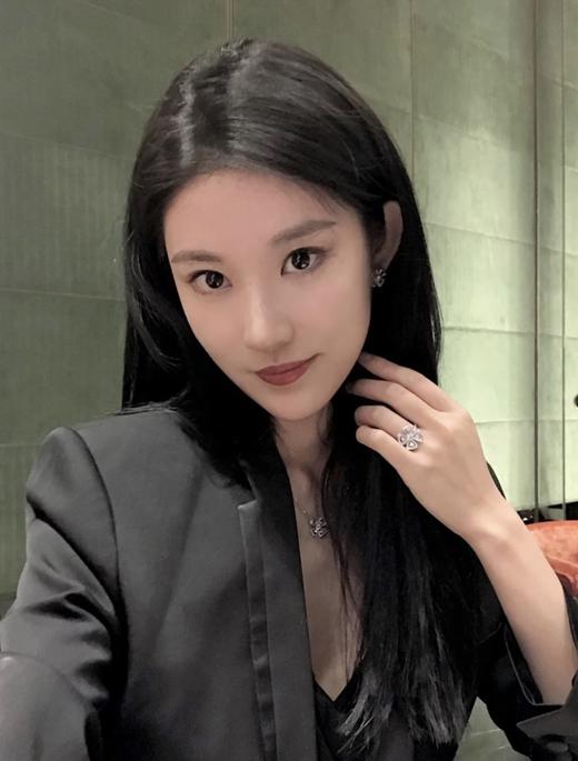 宝格丽 新款Fiorever咏绽系列罗马之花耳钉（XTY） 商品图10