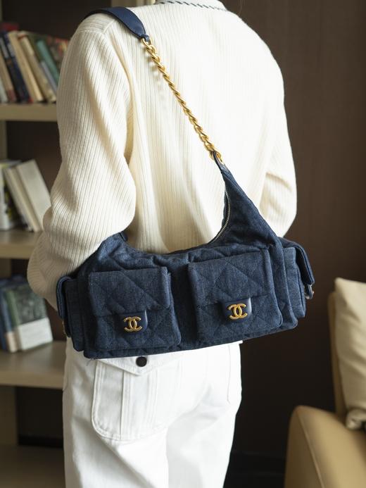 香奈儿 25C最新爆款“大号”HOBO、嬉皮包，“冷水洗”深色丹宁牛仔单肩包（LZ) 商品图3