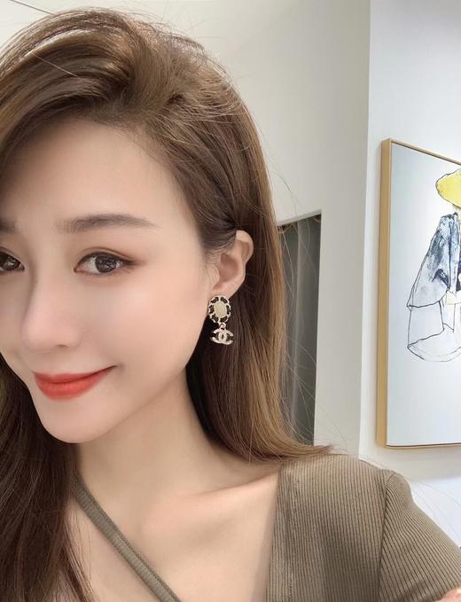 香奈儿 链条皮耳钉 纯手工穿皮，施华洛珍珠+水晶，五金链条侧面边缘手工抛光，非常的光亮 (XTY) 商品图11