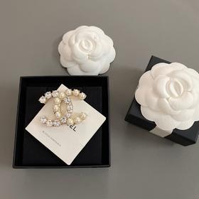 香奈儿 施华洛珍珠水晶双拼胸针（XTY）