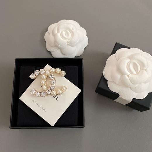 香奈儿 施华洛珍珠水晶双拼胸针（XTY） 商品图0