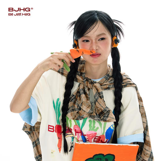 BJHG不计后果 胡萝卜毛绒贴贴短袖t恤配饰趣味潮流设计感衣服饰品 商品图0