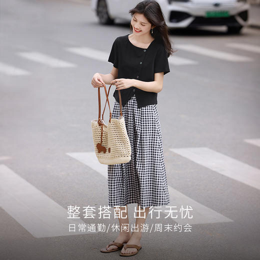 【专属特价】熙世界夏日出游穿搭套装女夏季开叉短袖T恤a字格纹半身裙子两件套 商品图2