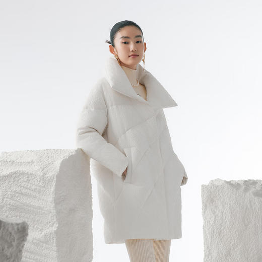 波司登 女中款翻领羽绒服 B30144562 商品图3