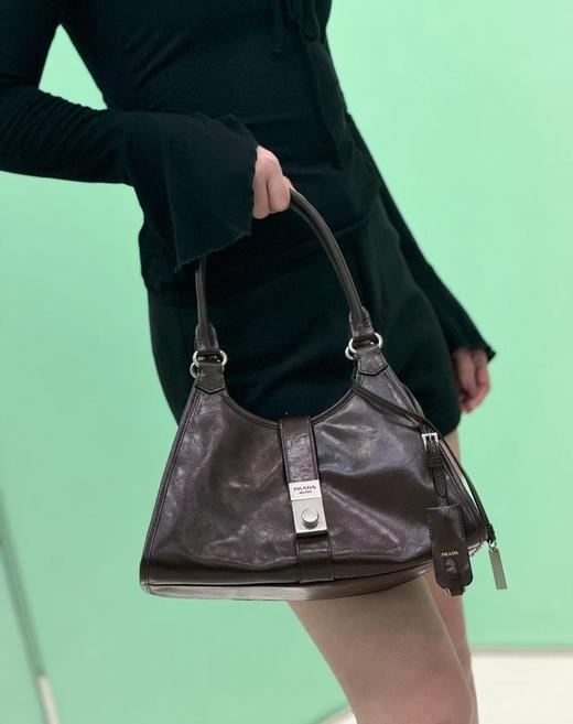 普拉达 厂单  25SS 走秀款油蜡皮托特包 锁扣（MM） 商品图8