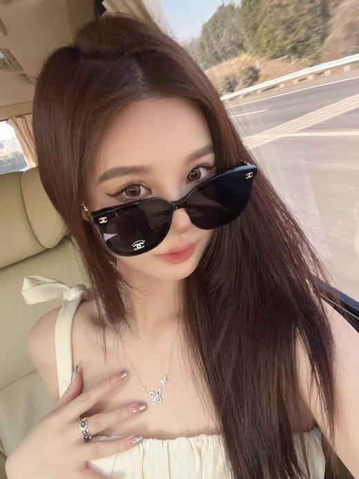 香奈儿 新款墨镜 字母镂空链条包皮镜腿  CH0778（JH） 商品图1