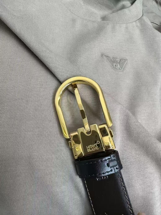 原单正品万宝龙  休闲皮带
3.0宽度  长1.2米   自由裁剪 和专柜唯一的区别是没有原包装 
保真 省两三千
金色 黑色 商品图14