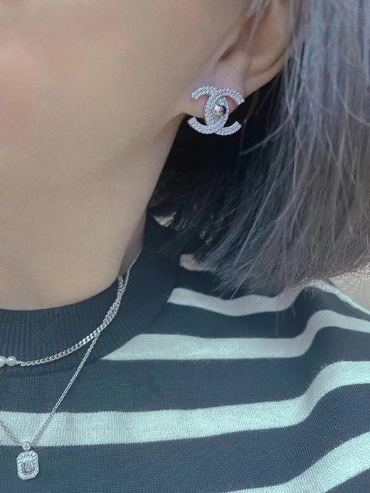 香奈儿 满钻书包扣耳钉（XTY） 商品图7