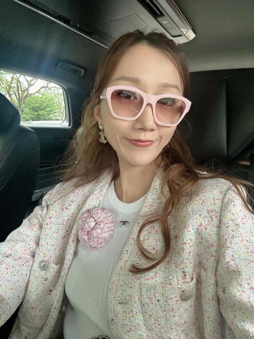 香奈儿 25春夏最新款绝美系列 香白珠吊彩星c耳钉（XTY） 商品图4